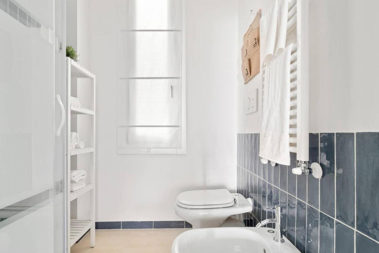 Golden Navy Design In Porta Venezia Appartement