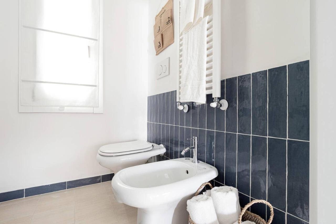 Golden Navy Design In Porta Venezia Appartement Milaan