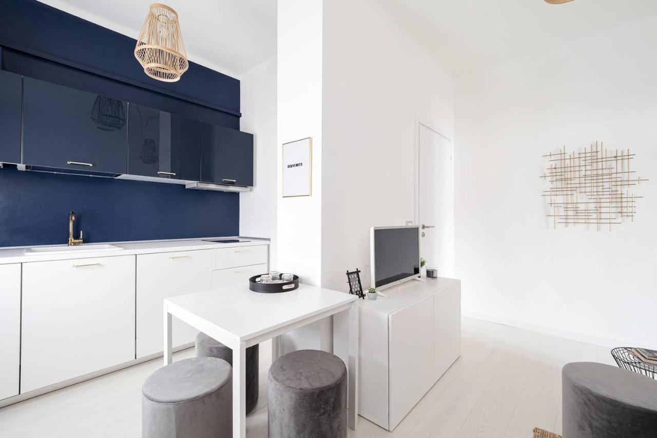 Golden Navy Design In Porta Venezia Milaan
