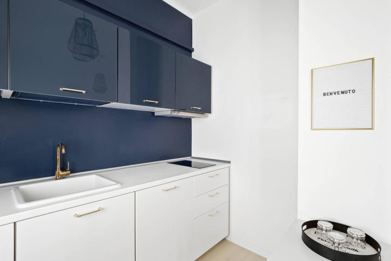 Golden Navy Design In Porta Venezia Appartement